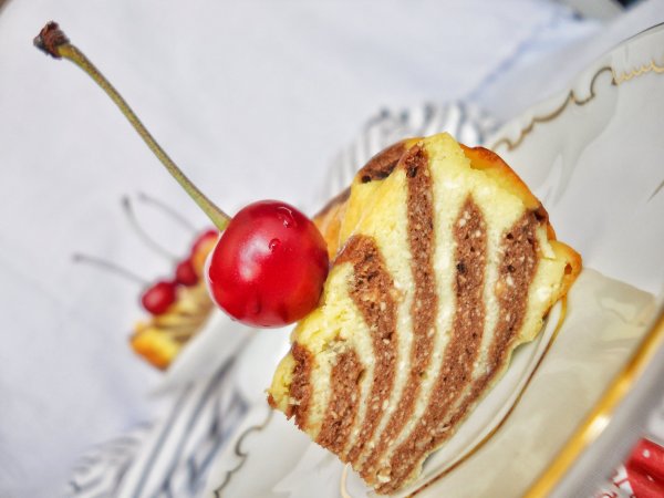 Így készül a túrós zebratorta