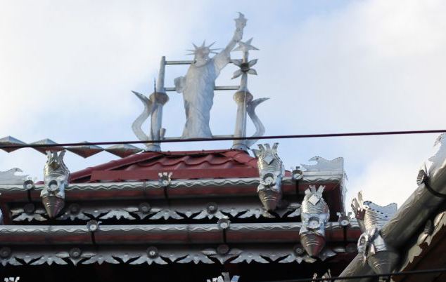 A lerombolás réme fenyegeti a romániai romapalotákat