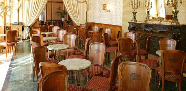 Mit tud egy kétezer forintos tortaszelet? Mit tud egy kétezer forintos tortaszelet?