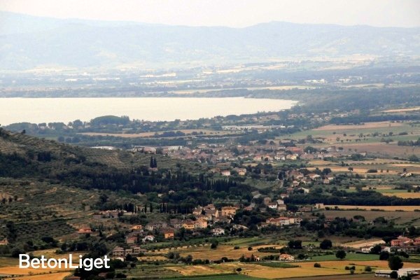 Itt a Napfényes Toszkána városa