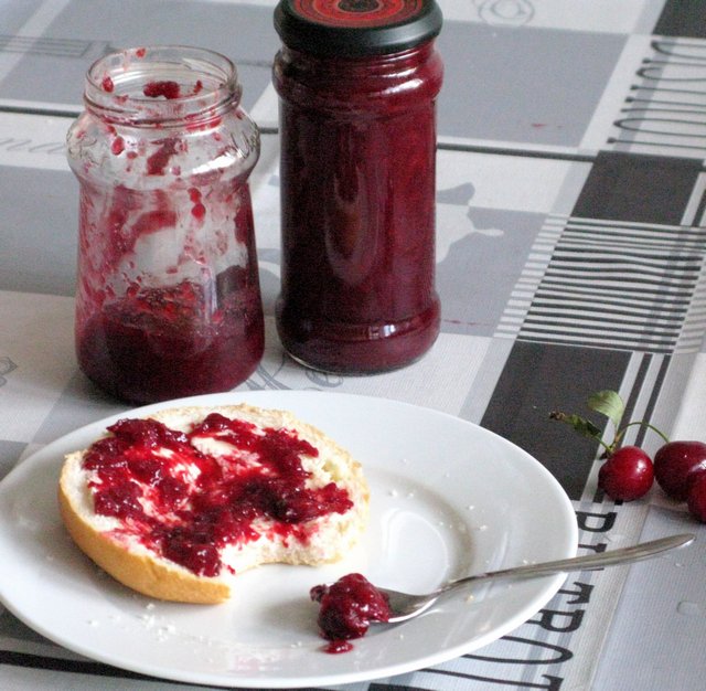 Fahéjas meggylekvár és meggyszörp