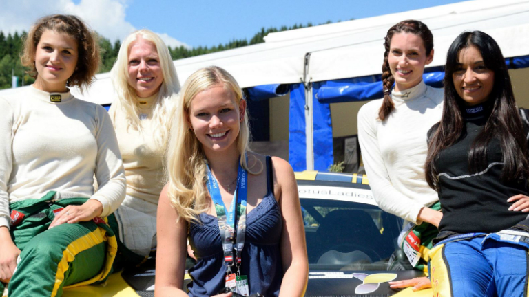 A kamera másik oldalára állt a Barátok közt Vandája