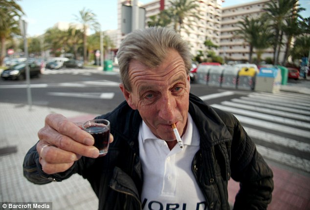 Kőkeményen buliznak a nyaraló nyugdíjasok 