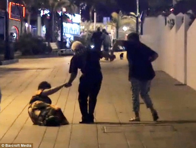 Kőkeményen buliznak a nyaraló nyugdíjasok 