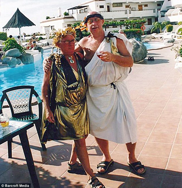 Kőkeményen buliznak a nyaraló nyugdíjasok 