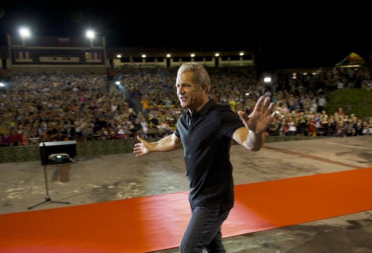 Karlovy Vary: Mel Gibson gigaszelfije és a magyar bravúr Karlovy Vary: Mel Gibson gigaszelfije és a magyar bravúr