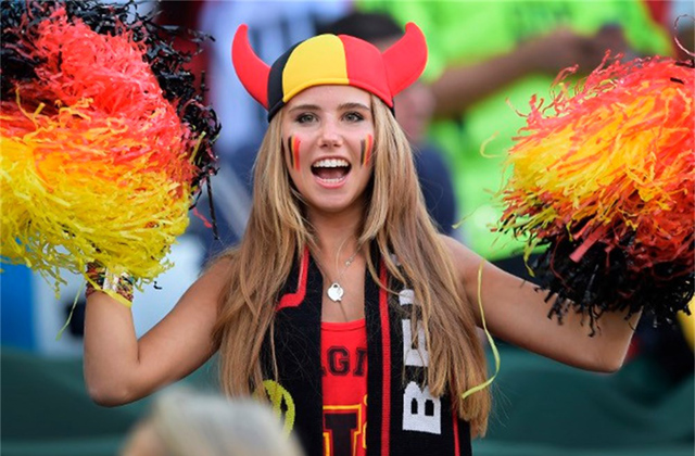 Modellszerződést kapott a csinos futballszurkoló