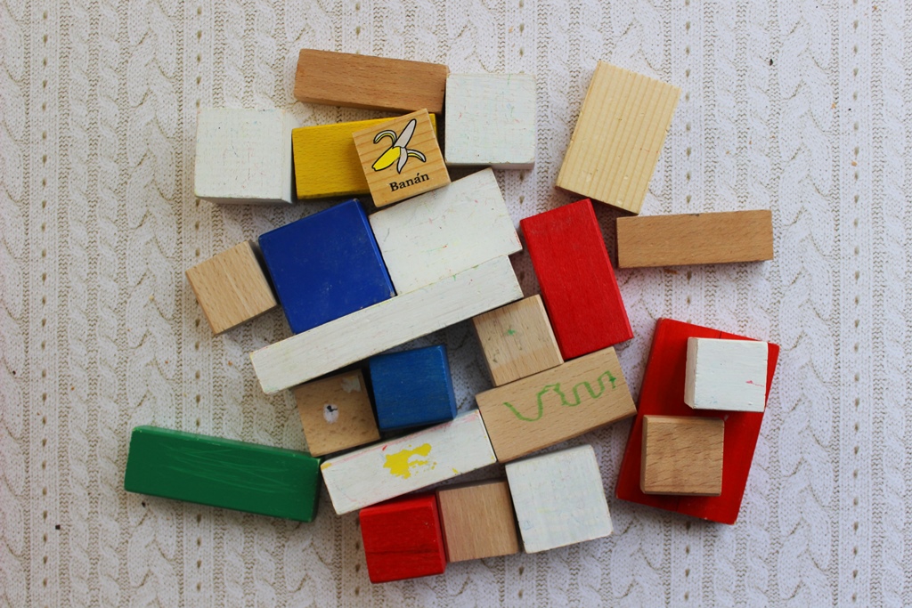 Készítsünk vicces figurákat régi építőkockákból!