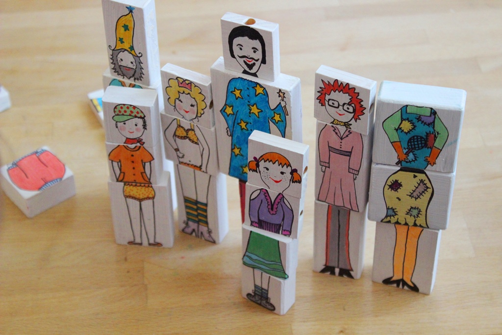 Készítsünk vicces figurákat régi építőkockákból!