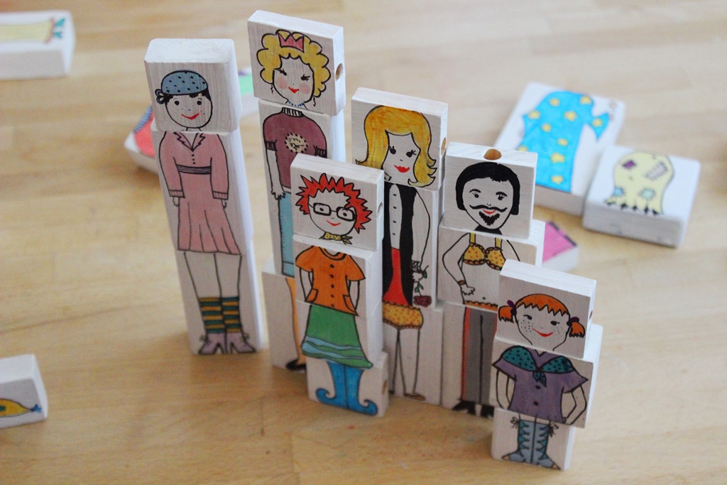 Készítsünk vicces figurákat régi építőkockákból!