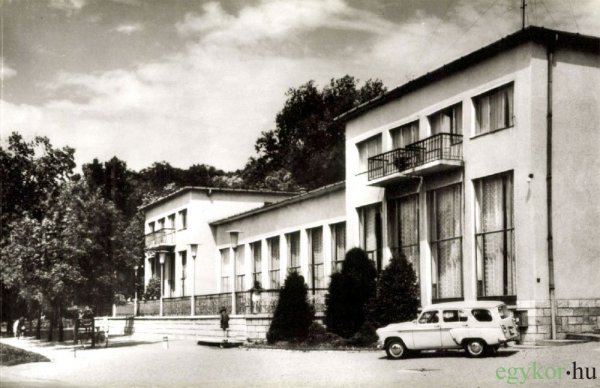 MSZMP Üdülő, Balatonaliga (forrás: egykor.hu)