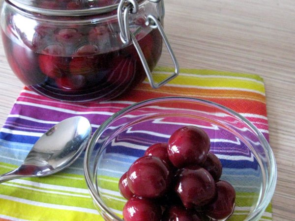 Desszertekbe vagy csak úgy: rumosmeggy házilag