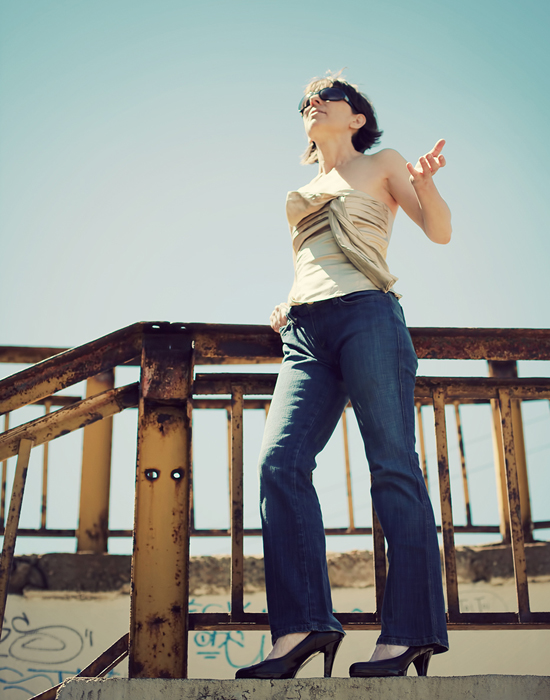 Joe’s farmer, Dune cipő – Háda, Ted Baker arany szatén top - Angex