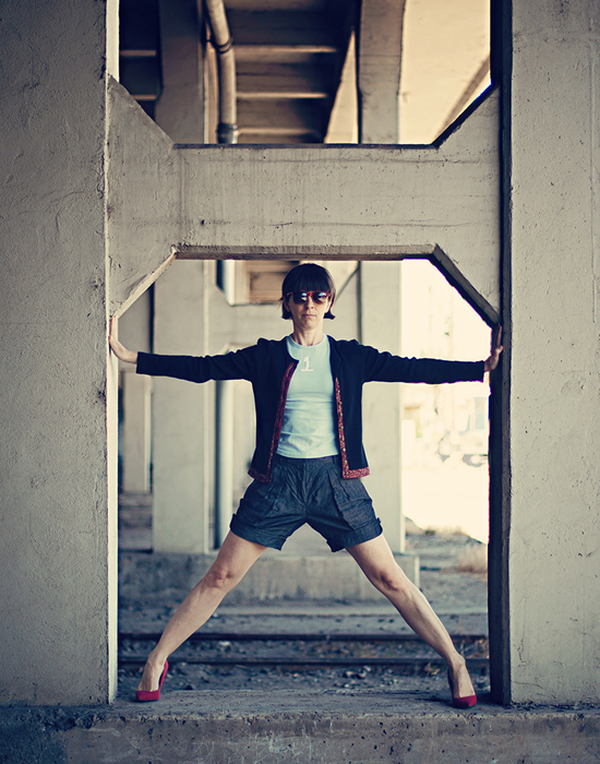 Sportmax rövidnadrág, Dior póló, Agnes B. kabátka - Háda, Zara cipő - Angex