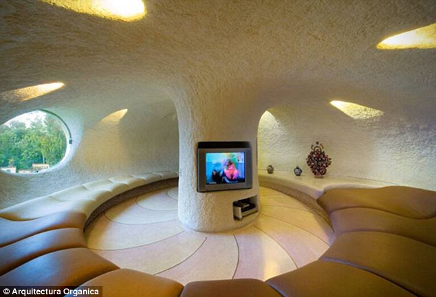 Embereknek építettek csigaházat - fotók