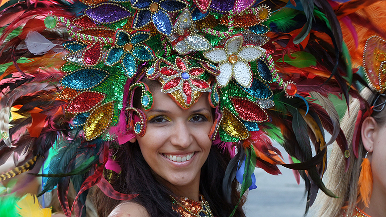 Dübörög a ritmus, pezseg a vér