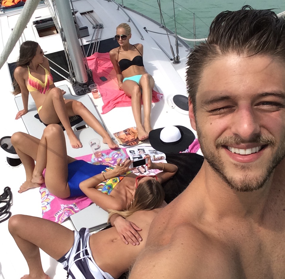 Baronits Gábor egy napja 10 szelfiben