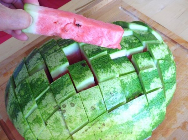 Így vágd fel a dinnyét a gyerekeknek!