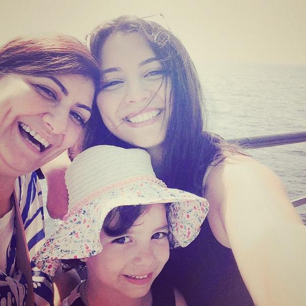 Ne nevessenek a nők az utcán! Ne nevessenek a nők az utcán!