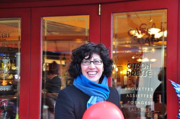 Ne nevessenek a nők az utcán! Ne nevessenek a nők az utcán!