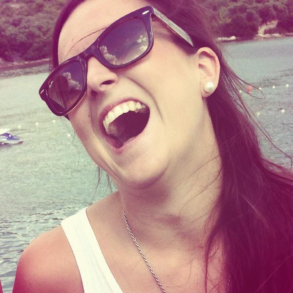 Ne nevessenek a nők az utcán! Ne nevessenek a nők az utcán!