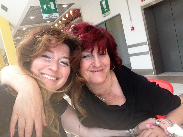 Ne nevessenek a nők az utcán! Ne nevessenek a nők az utcán!