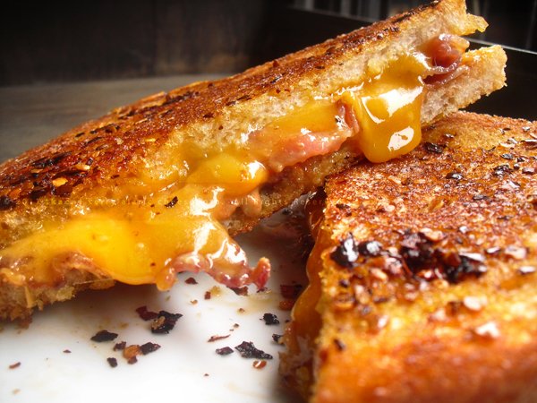 2. Grillezett sajt + mogyoróvaj