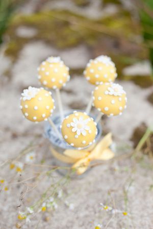 Pálcás nyalánkságok: látványos édességek, amikhez nem kell kézügyesség