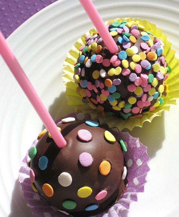 Pálcás nyalánkságok: látványos édességek, amikhez nem kell kézügyesség