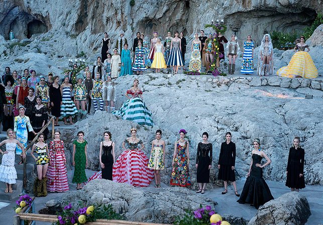 Az őszi-téli szezonra különcködéssel inspirál a Dolce&Gabbana Az őszi-téli szezonra különcködéssel inspirál a Dolce&Gabbana