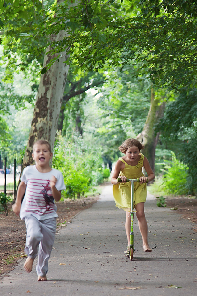 Logg nadrág – Max Turi, Monsoon sárga ruha – Háda