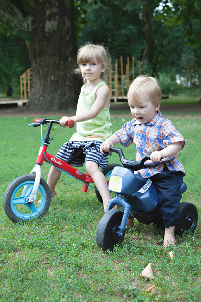 Next pöttyös top és csíkos szoknya – Angex, Chichoree nadrág, kockás ing – Háda