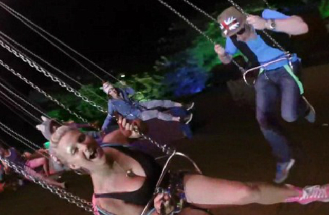 Harry herceg úgy élvezte a körhintát, mint egy kisgyerek - videó