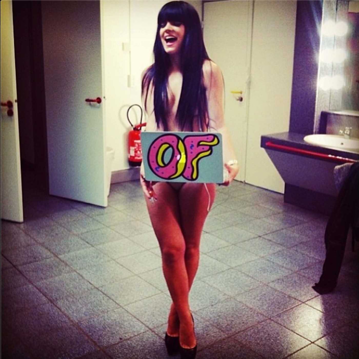 Meztelen sztárselfie a nyár trendje Meztelen sztárselfie a nyár trendje