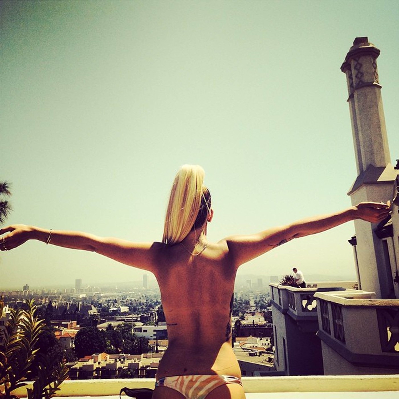 Meztelen sztárselfie a nyár trendje Meztelen sztárselfie a nyár trendje