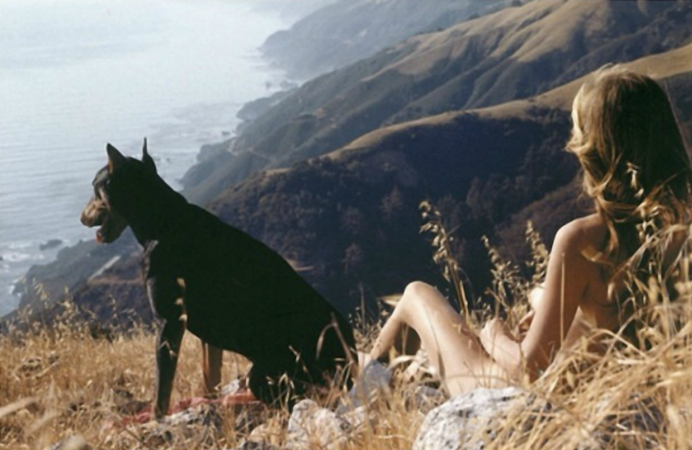 Meztelen sztárselfie a nyár trendje Meztelen sztárselfie a nyár trendje