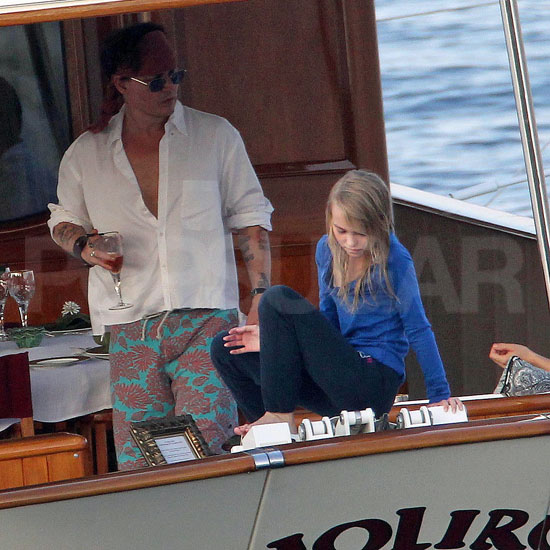 Johnny Depp a lányával hajókázik