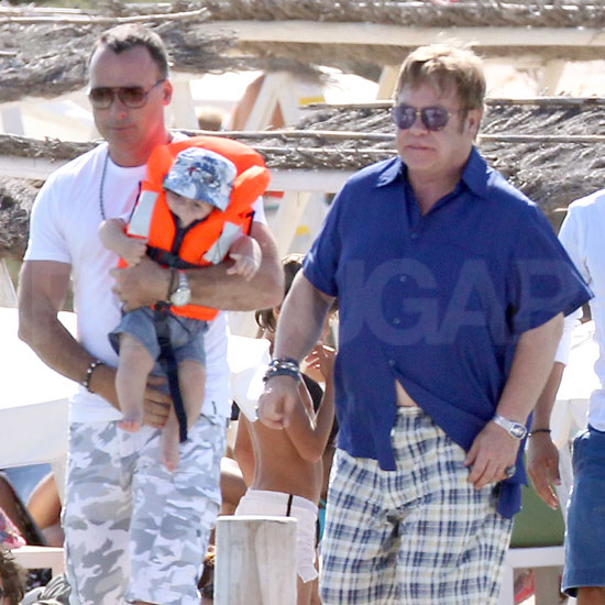 Elton John Dél-Franciaországban vakációzik a családjával