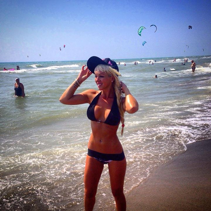 Dönts, kié a legszexisebb bikinis test! Dönts, kié a legszexisebb bikinis test!