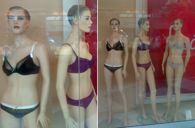 Testek az üveg mögött - nagy kirakati baba körkép Testek az üveg mögött - nagy kirakati baba körkép