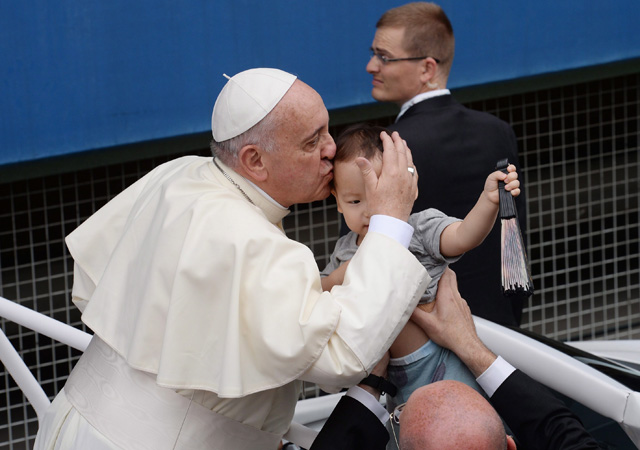 Így cukiskodott Ferenc pápa Dél-Koreában - képek