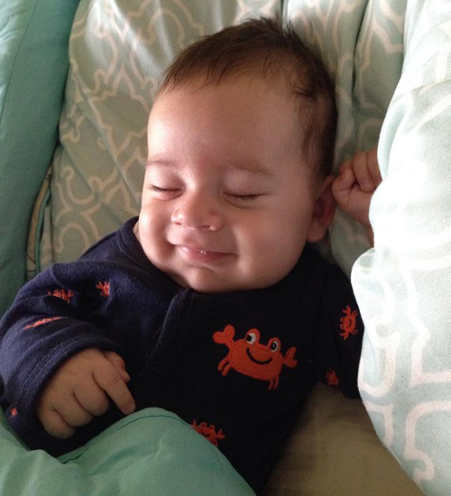 Tündéri fotók: álmukban mosolygó babák 