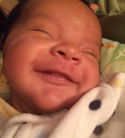 Tündéri fotók: álmukban mosolygó babák 