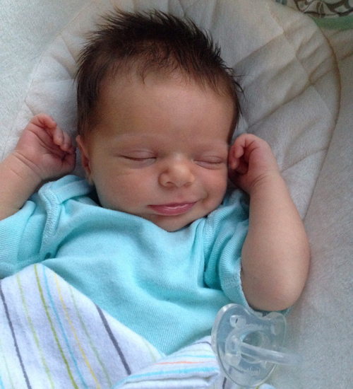 Tündéri fotók: álmukban mosolygó babák 