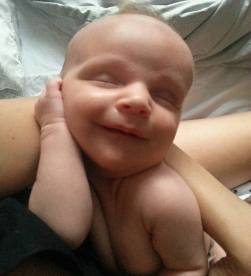 Tündéri fotók: álmukban mosolygó babák 