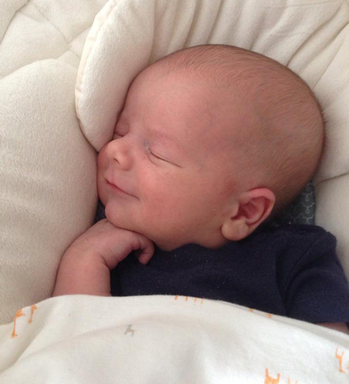 Tündéri fotók: álmukban mosolygó babák 