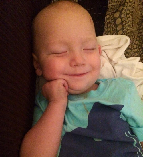 Tündéri fotók: álmukban mosolygó babák 