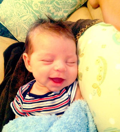 Tündéri fotók: álmukban mosolygó babák 