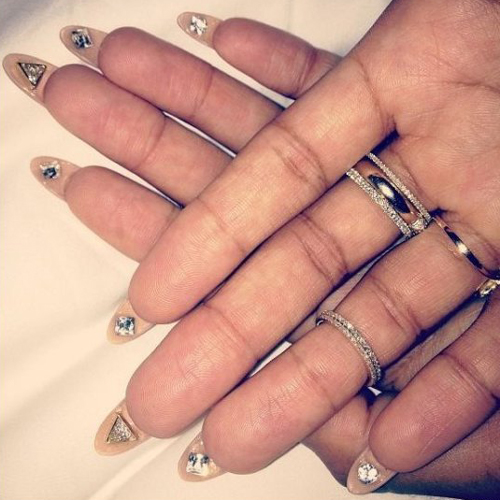 Új trend: a fordított manikűr Új trend: a fordított manikűr