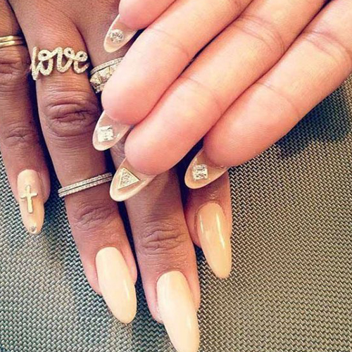 Új trend: a fordított manikűr Új trend: a fordított manikűr